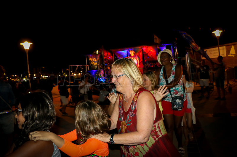Le bal des enfants de Mega Mome en bord de Mer pour les festivités de l'été sur la côte d'azur. Une soirée dédiée aux enfants totalement réussie