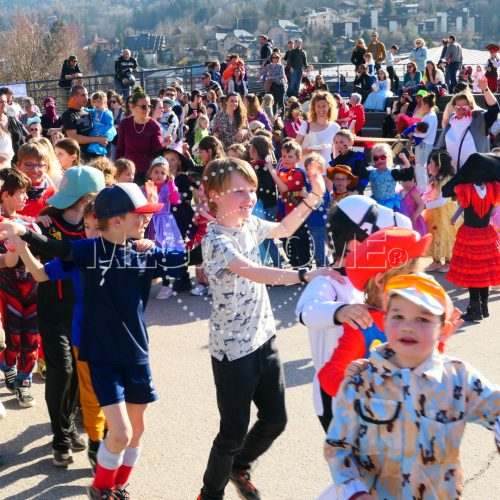 Mega Mome Le plus actuel des Bals pour Enfants